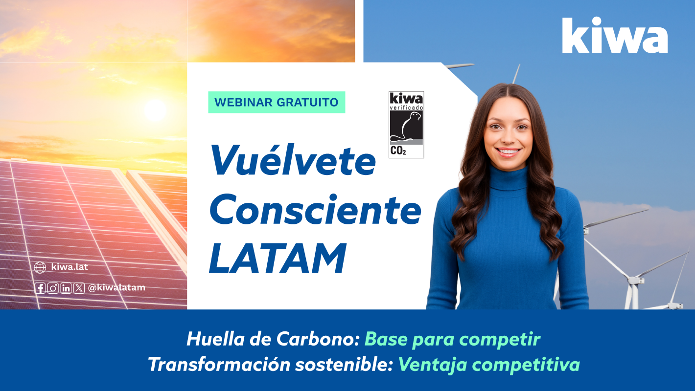 Banner de webinar gratuito sobre huella de carbono y transformación sostenible, con paneles solares, aerogeneradores y una mujer sonriente.
