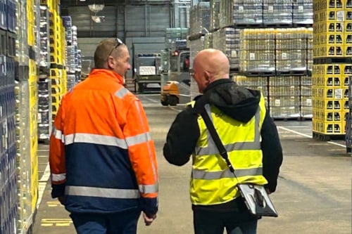 Kiwa RMG-inspektør under sin brandværnsinspektion (BV) audit